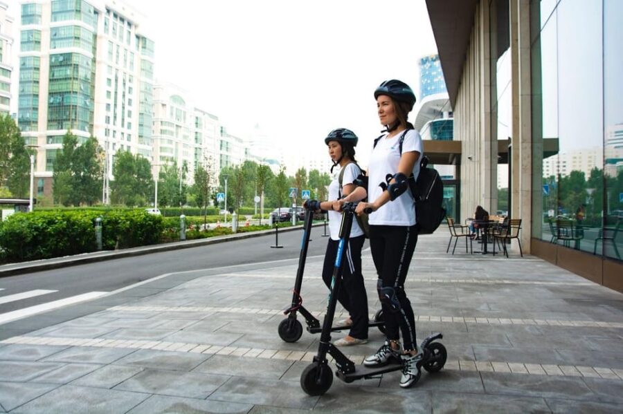 Barcelona: Electric Scooter Tour Gaudi and Gothic Route