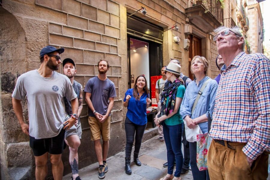 Barcelona: Gothic Quarters Deepest Secrets Tour and Sangria