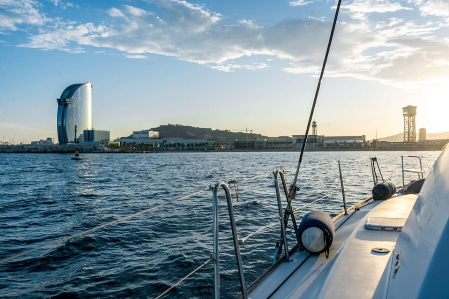 Barcelona: Sunset Catamaran Cruise With Wine and Tapas