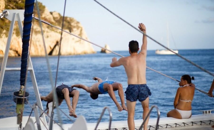 Calpe: Sailing Catamaran With Lunch - Cruise Along the Calpe Coastline