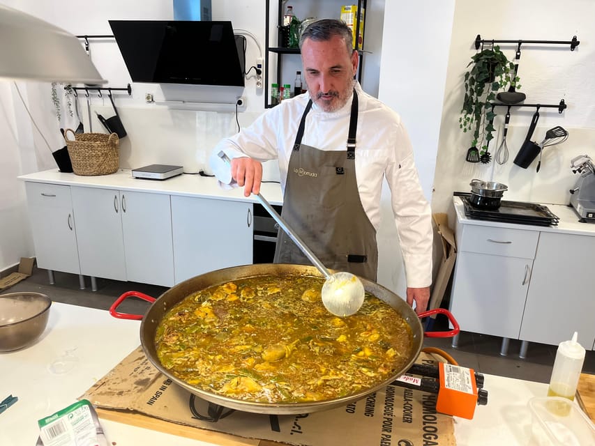 Class of Valencian Paella With Welcome Drinks and Tapas