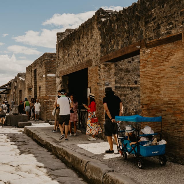 Discover Pompeii: French Walking Tour of the Buried City
