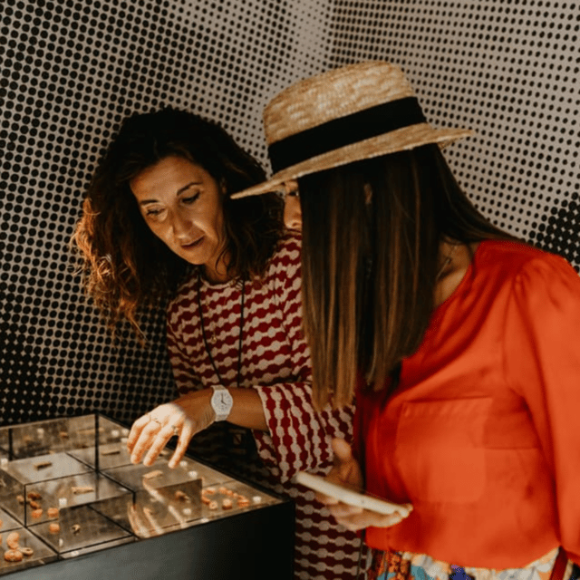 From Naples: Guided Walking Tour of Pompeii With Entrance Ticket and Train