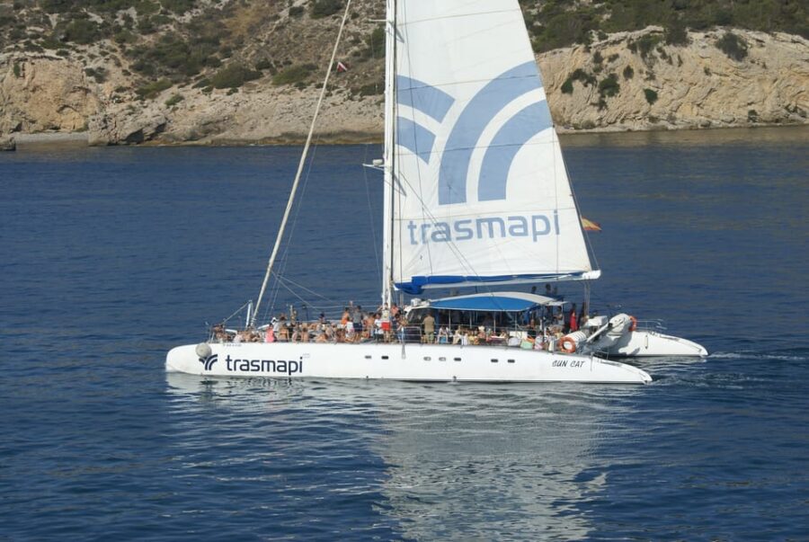 Ibiza: Catamaran Cruise to Formentera With Meal and Drinks