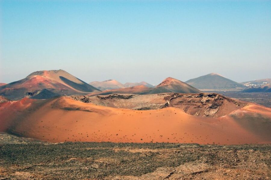 Lanzarote: Guided Day Trip to Timanfaya Park & Green Lagoon