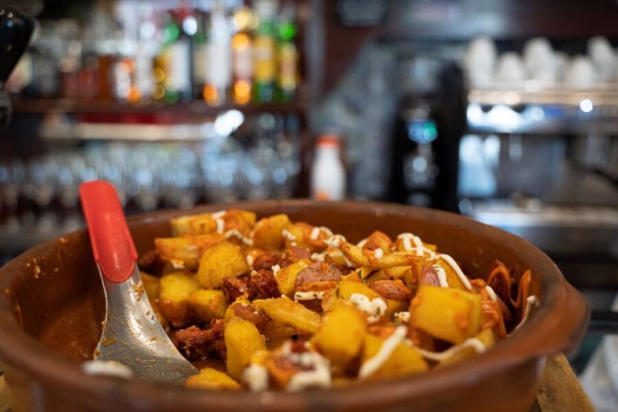 Madrid: Evening Tapas Tour With 5 Delicious Stops & Drinks