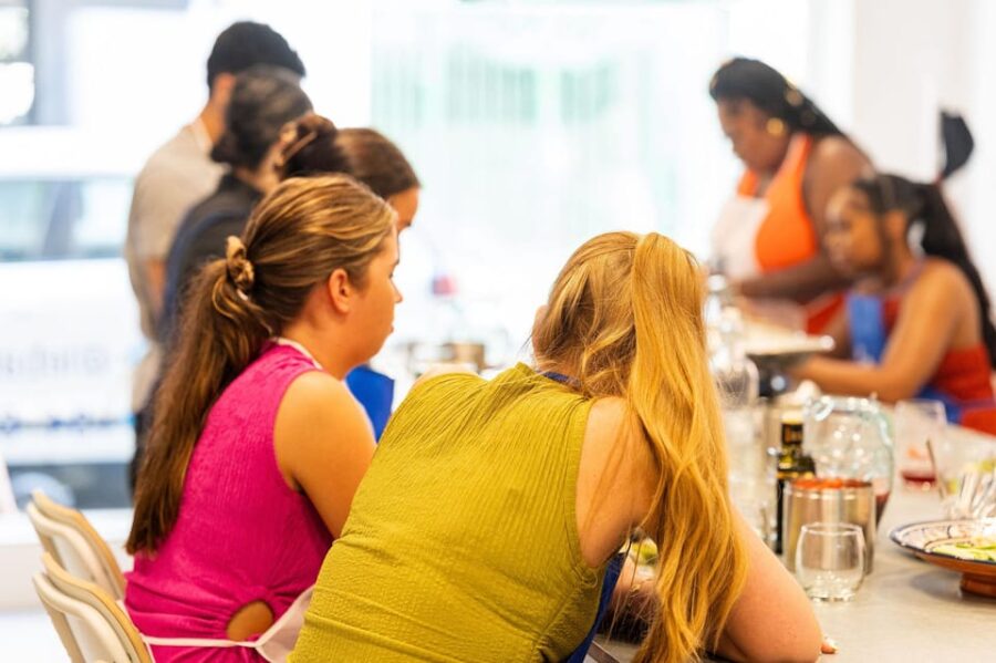 Málaga: Spanish Cooking Workshop With Paella and Sangria