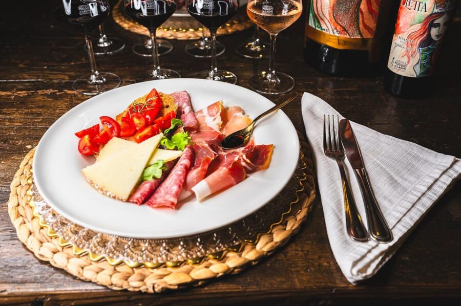 Poggio Ai Laghi: Tasting of Wines, Oils & Vinegars Classic