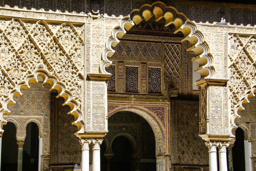 Seville: Small-Group Alcázar Guided Tour & Entry Ticket