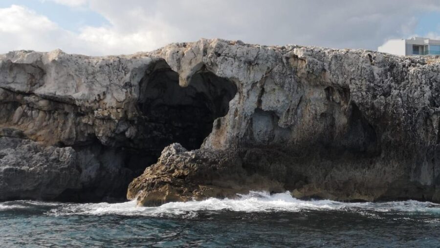 Syracuse: Boat Tour Ortigia Island,Seacaves and Explanations