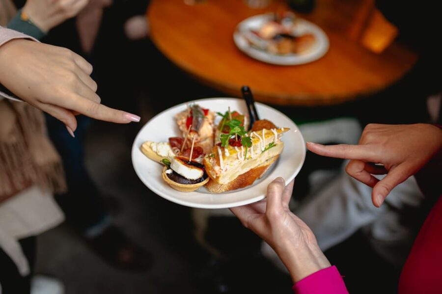 Tapas Food Tour With Dinner in Barcelona