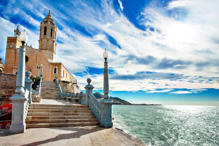 Tour in Sitges (Bcn): Night Culture, Tapas, and Beach