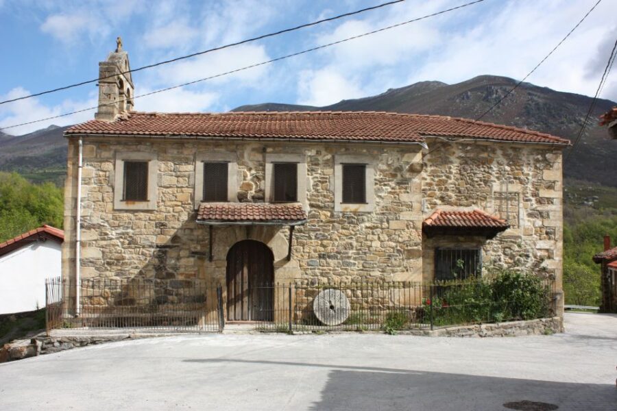 From Santander: Potes, Santillana and Altamira Day Tour
