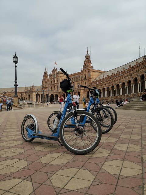 Seville: Electric Kickscooter Tour by Night