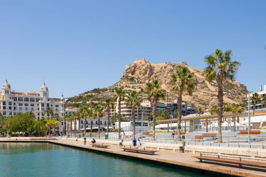 Alicante: Express Walk With a Local in 60 Minutes - Activity Overview