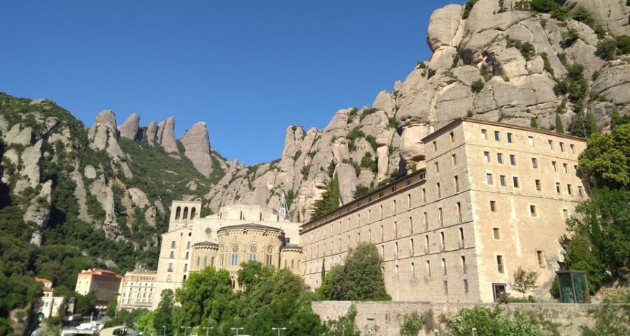 Barcelona: Montserrat Monastery and Natural Park Guided Tour