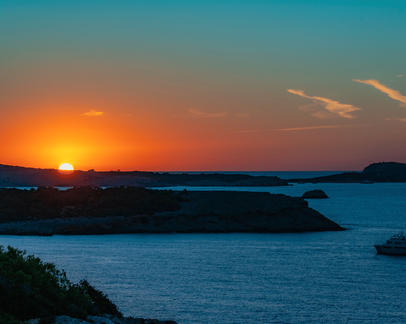 Ibiza: Sunset Boat Tour With Water Sports, Open Bar & Tapas