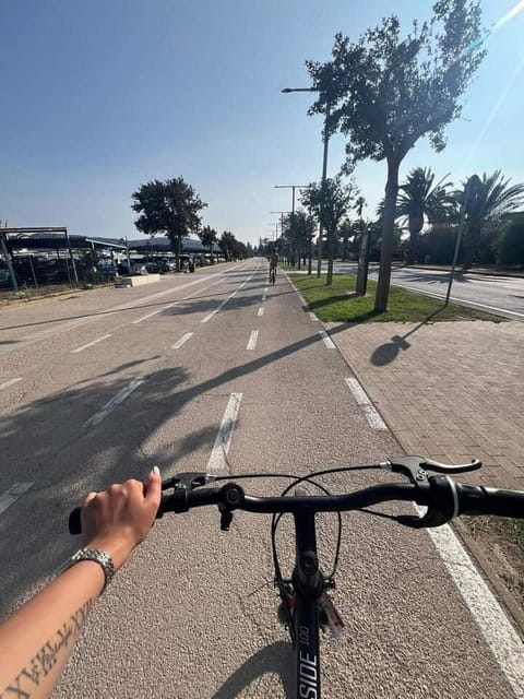 SeaRent Poetto: Small City Bike 1,5 Hour Rental