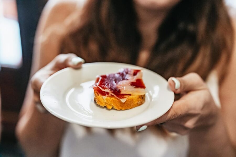 Seville: Tapas, Taverns and History Guided Walking Tour