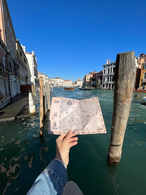 Venice City Escape: the Beggar and the Cloak