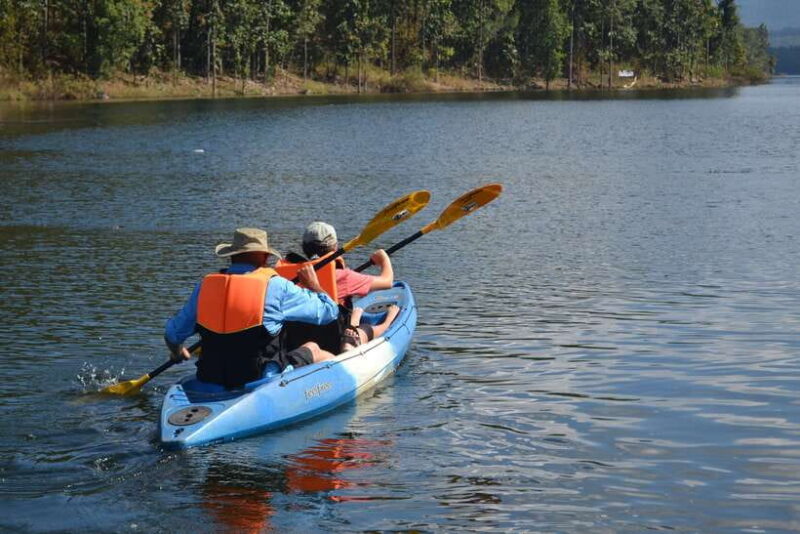 Chiang Mai: Sticky Waterfall, Lake Kayak and Cycling Tour - Kayaking on Mae Ngat Dam Lake