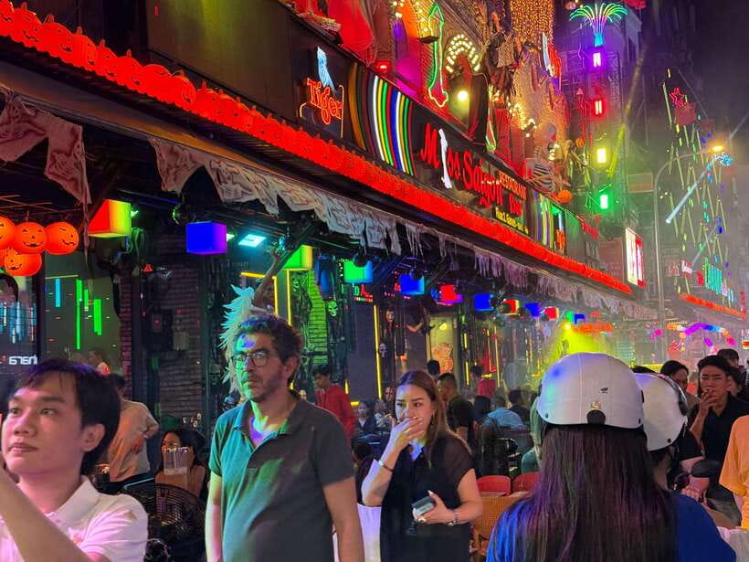 From Ho Chi Minh: Acoustics Live Music & Street Food Tour