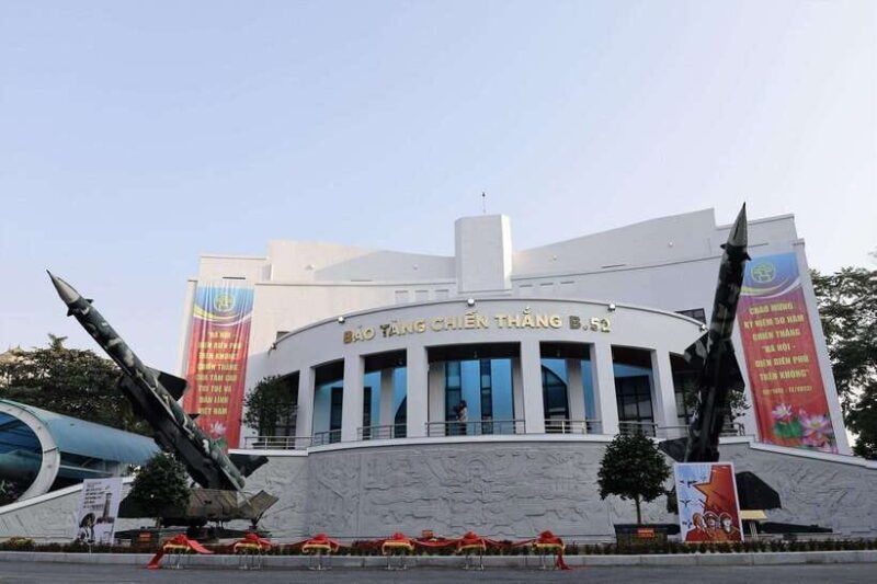 HANOI: MOTORBIKE TO HANOI TRAIN STREET & VIETNAM WAR HISTORY - Itinerary Highlights