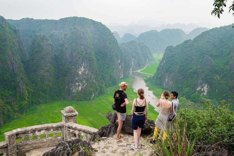 Hanoi: Ninh Binh Full-Day: Trang An, Hoa Lu, Mua Cave, Lunch