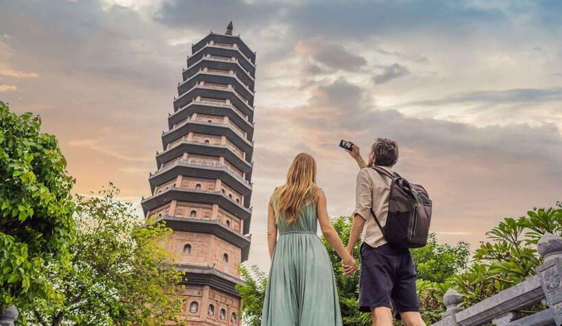 Hanoi: Ninh Binh, Trang An/Tam Coc, Mua Cave and Hoa Lu Tour
