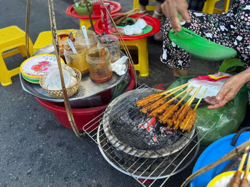 Hoi An Food Tour: 8 Must-Try Dishes and Drinks - Cao Lau