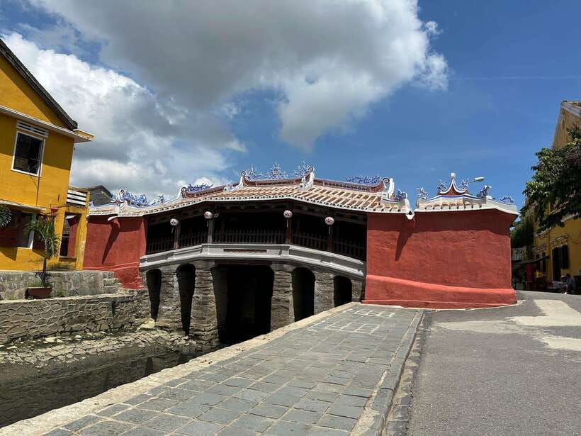 Hoi An: Guided Walking Tour With Local Food - Discovering Hoi Ans Rich History
