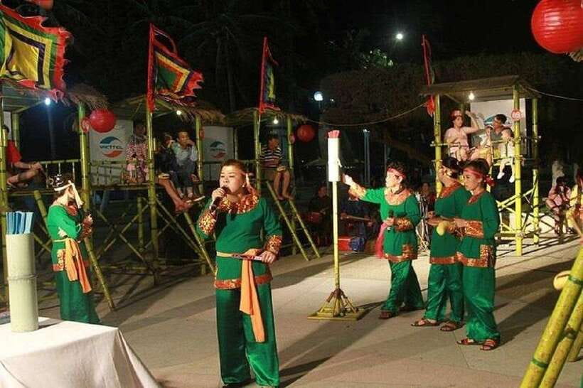 Hoi An Lantern Boat/Folk Song Games/Local Foods-Walking Tour