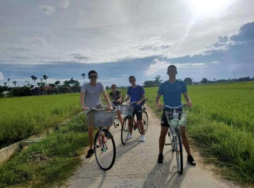 Hoi An: Market Tour and Farming and Cooking Class in Tra Que