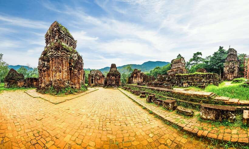 Hoi An: Private Car to Hue With Fabulous Stops Along the Way
