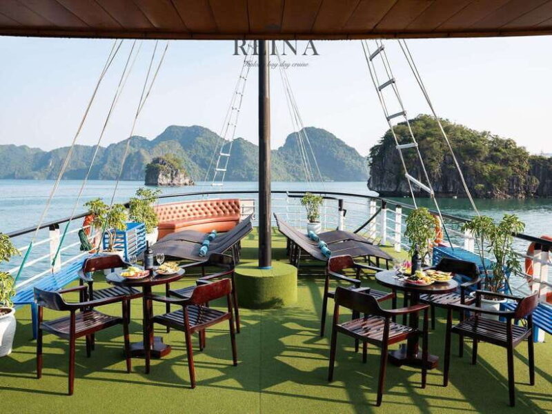 Small Deluxe Cruise in Halong Bay Day With Lunch and Sunset - Onboard Dining: Traditional Vietnamese Seafood Lunch