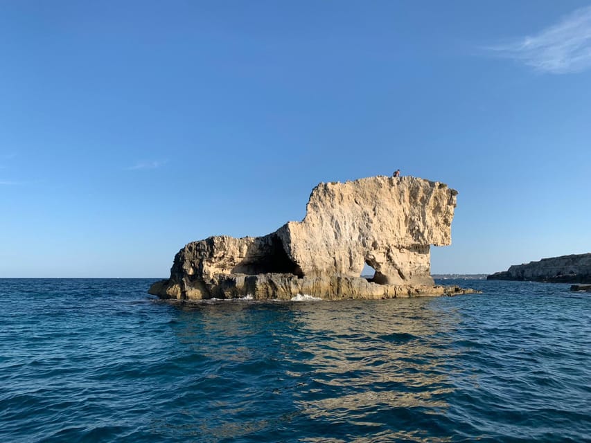 2.5-HOUR BOAT TOUR ORTIGIA+SEA CAVES+PILLIRINA+FRUIT DRINK - Tour Highlights