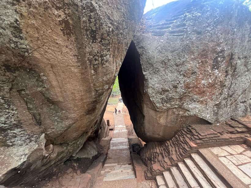 2 Day tour from Kandy: Sigiriya Polannaruwa and Anuradhapura - Key Points