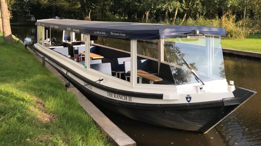 2 hour Luxury Private Closed Boat Tour with Local Guide - Who Should Consider This Tour?