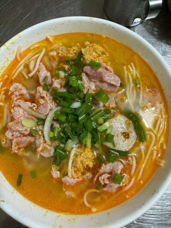 Da Nang Private Street Food Tour With Beautiful Female Guide - Discover the Vibrant Nightlife of Da Nang