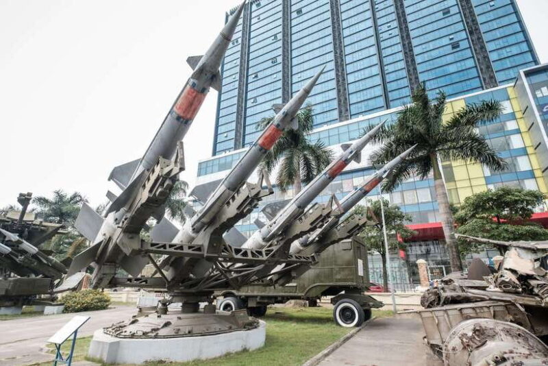 Hanoi War Remnants Tour: Hilton Prison & Local Train Street - Itinerary Highlights