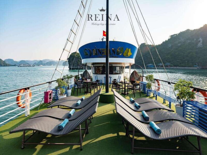 Small Deluxe Cruise in Halong Bay Day With Lunch and Sunset - Overview of the Small Deluxe Cruise Experience