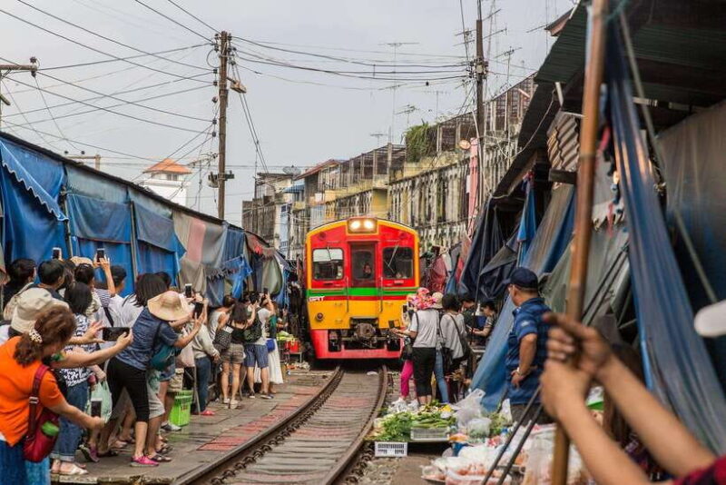 Bangkok: Damnoen Saduak Floating Market & Train Market Tour - Customer Experience and Reviews