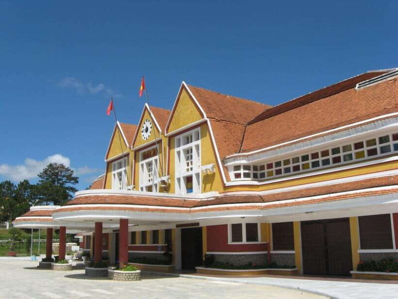 Dalat Highlights : Explore Top Attractions in the City - Crazy House: A Marvel of Unique Architecture