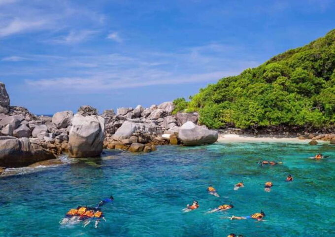 Phuket/Khaolak: Similan Islands Speed Catamaran Premium Trip - Medical Guidance