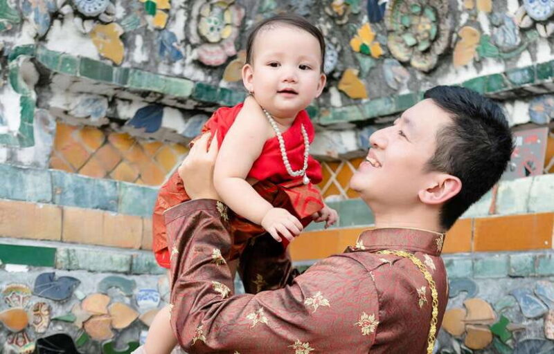Wat Arun Photoshoot in Thai Costume: Bangkok, Thailand - Thai Costume Rental