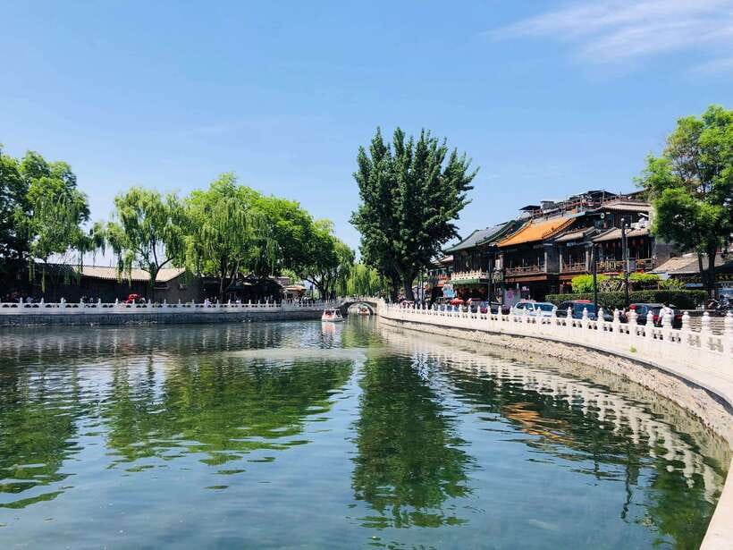 4-Hour Private Walking Tour of Lama Temple and Hutong - The Itinerary in Detail: What You’ll Experience