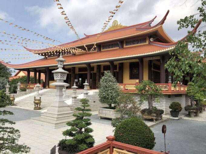 Dalat Highlights : Explore Top Attractions in the City - Relax by the Scenic Xuan Huong Lake