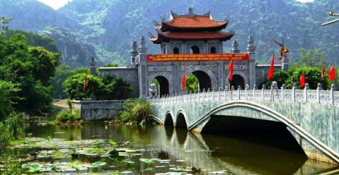 From Hanoi: Hoa Lu - Trang An - Mua Cave 1 Day Trip - Discovering Trang An: A UNESCO World Heritage Site