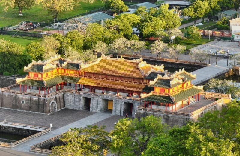 Hue Tour: Walking in Imperial City With Optional Dragon Boat - Exploring the Imperial City