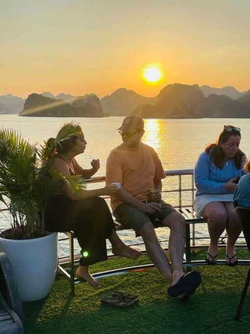 From Hanoi: Ha Long Bay Luxury Day Cruise With Food & Kayak - Important Information for Travelers